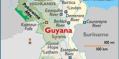 Peta Guyana menunjukkan pegunungan